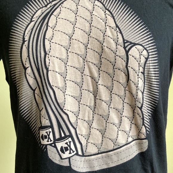 ✅JOHNNY CUPCAKES shirt!🧁 - Picture 3 of 7